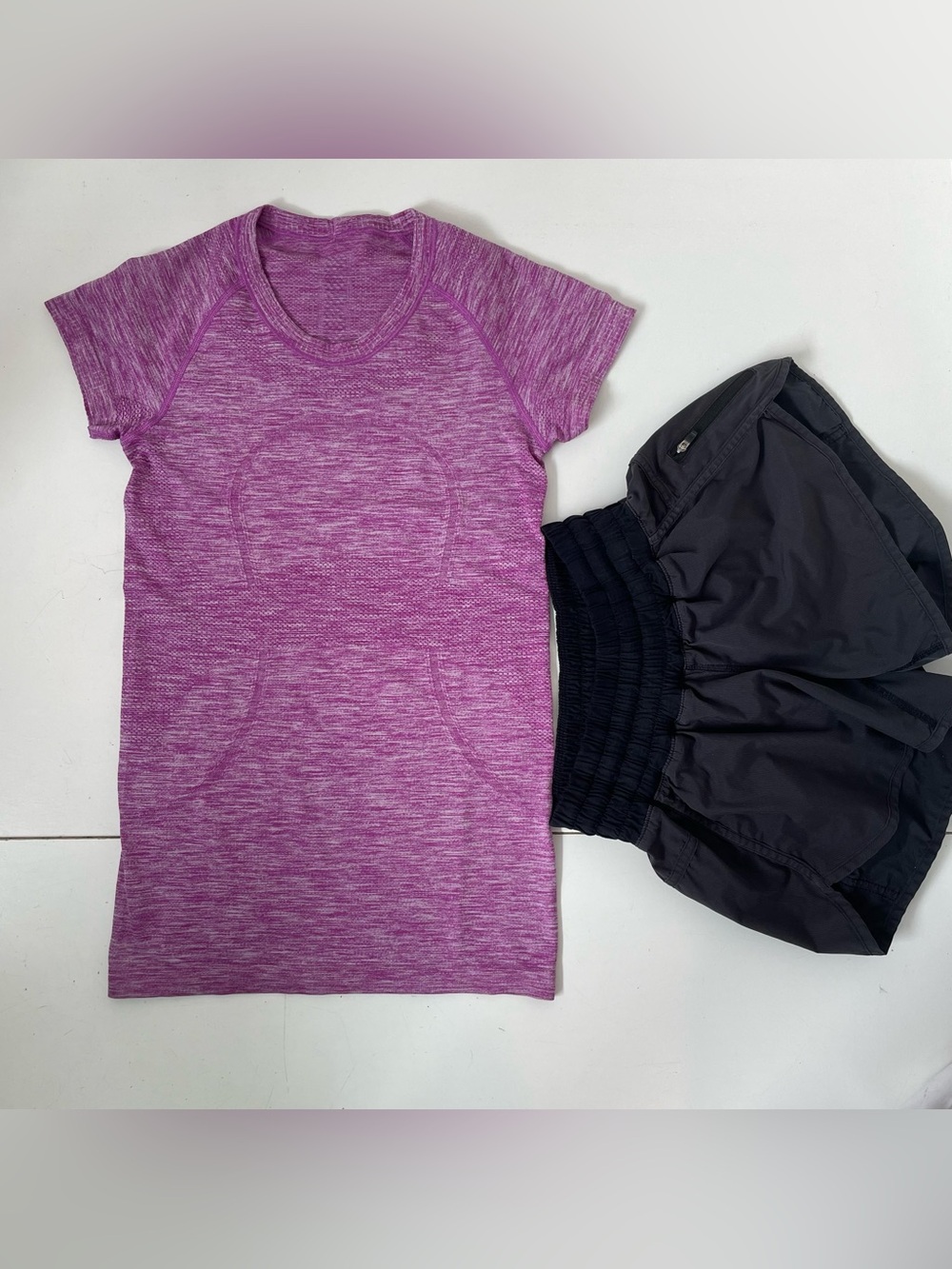 Set Lululemon Women’s Swiftly Tech Top and Shorts size 4